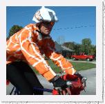 GiraffeOnABike * 1000 x 985 * (123KB)